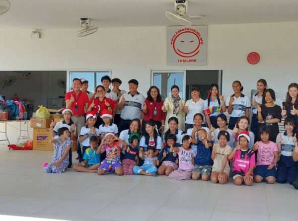 Thanks to the directors, parents and student of the Udomseuksa School