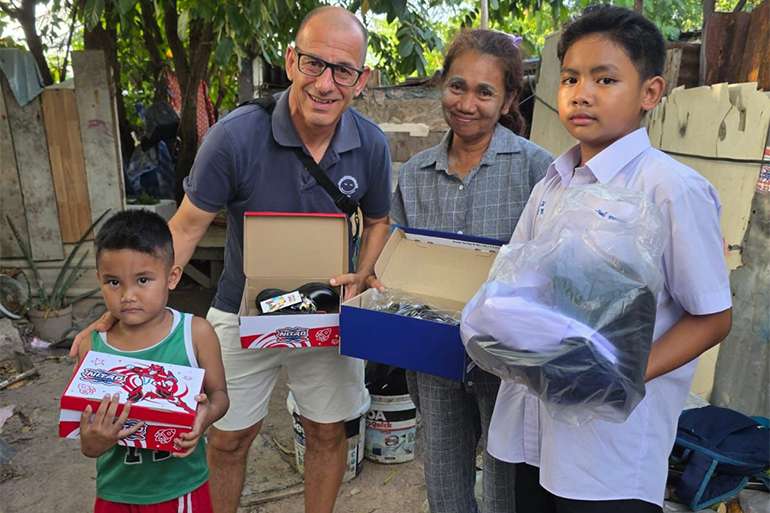 Helping Sua and Triton