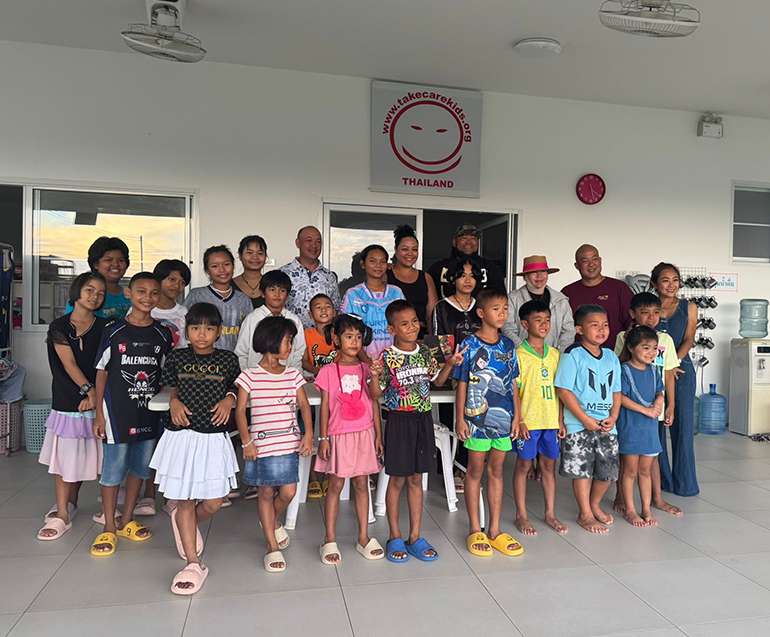 ขอบคุณครอบครัวคุณ Leong, Ganiko และ Fujinaga จากฮาวาย