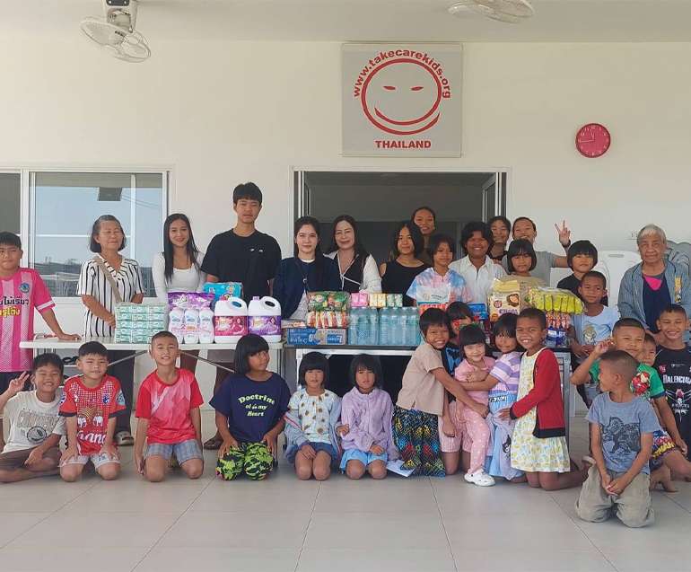 การมาเยี่ยมที่น่าประทับใจจากคุณ Saw คุณ June และครอบครัว