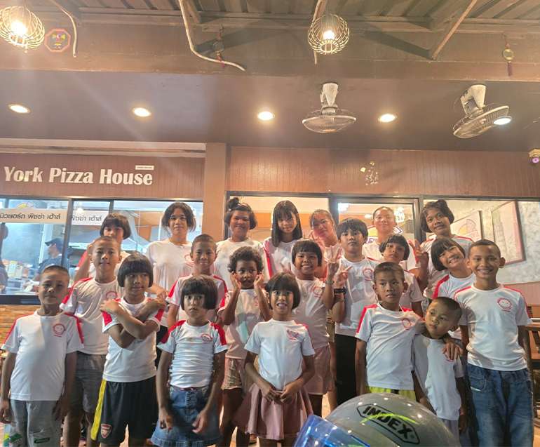 Serata pizza grazie a una donazione anonima